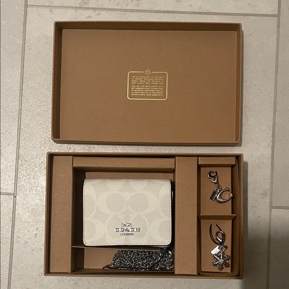 -RARE- Coach Cream Crossbody Wallet on Chain Bag with Silver Chain & 2 Charms
